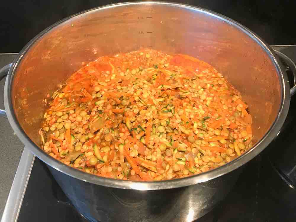 Lentils and ingredients with liquid